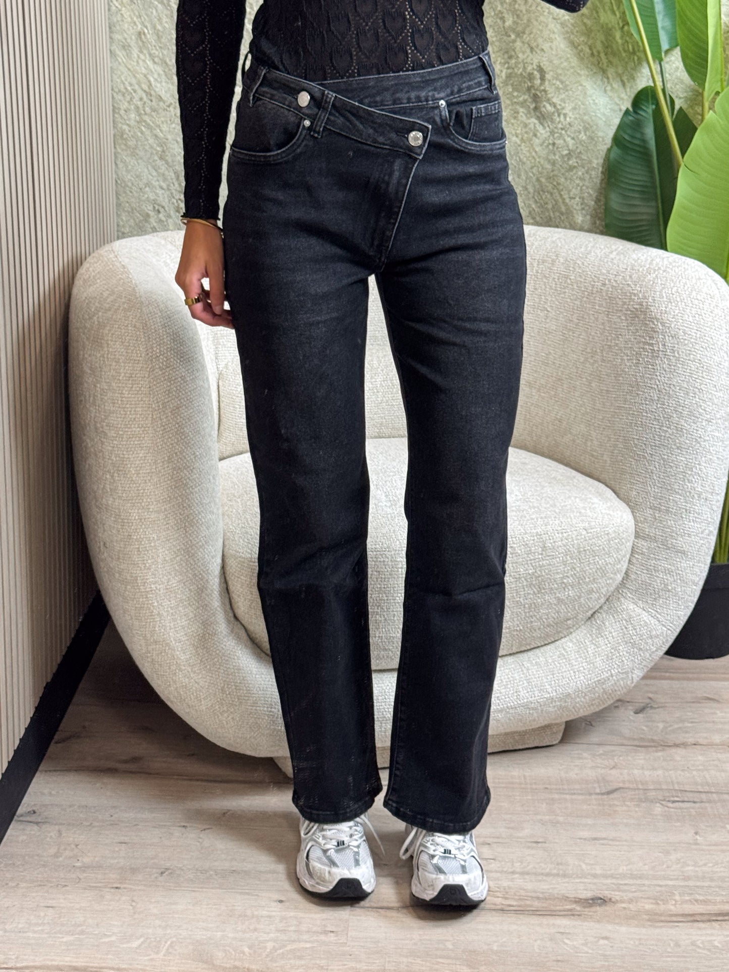 Wide leg jeans met schuine knoop