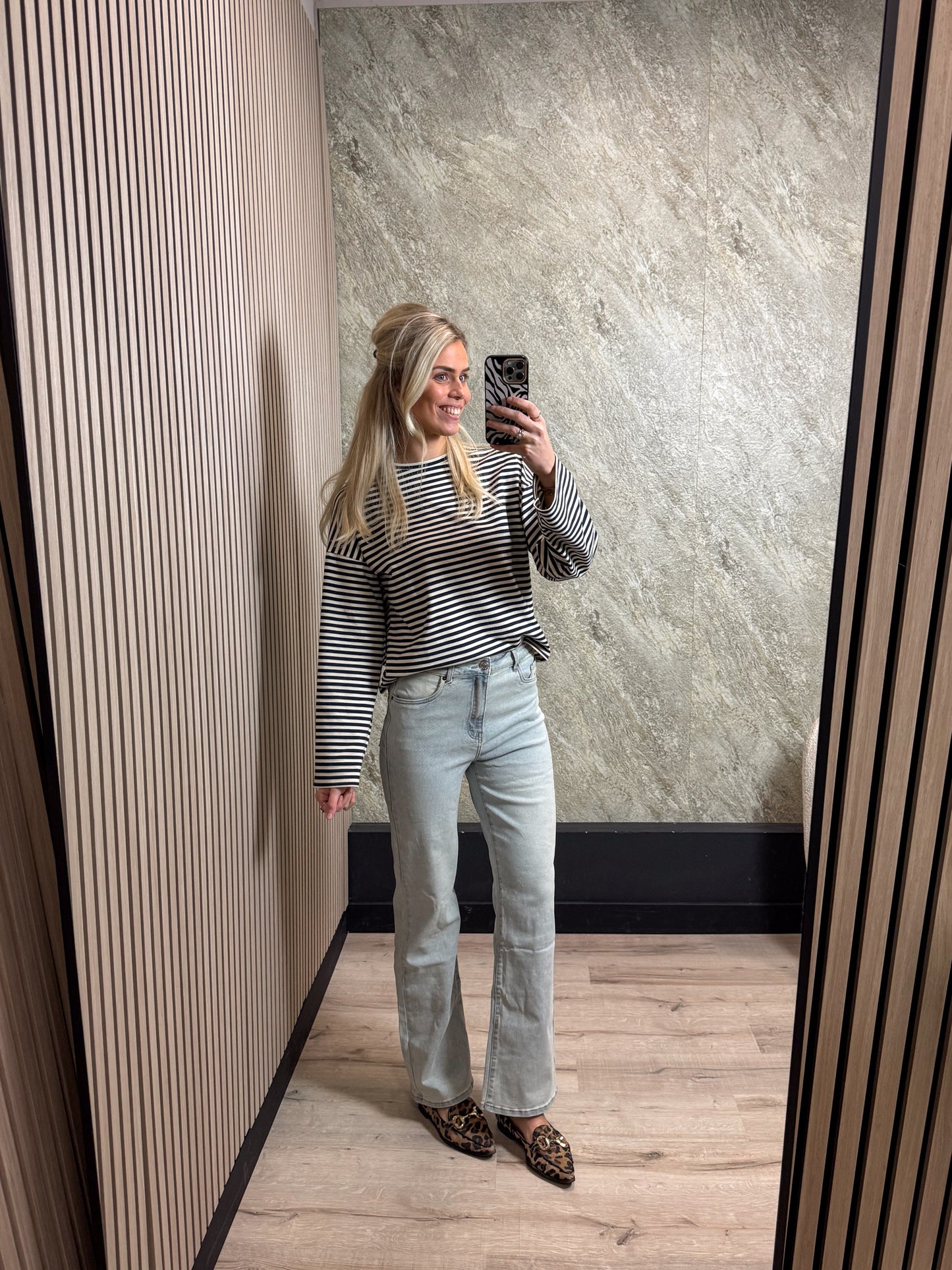 Wide Leg Jeans - VS MISS