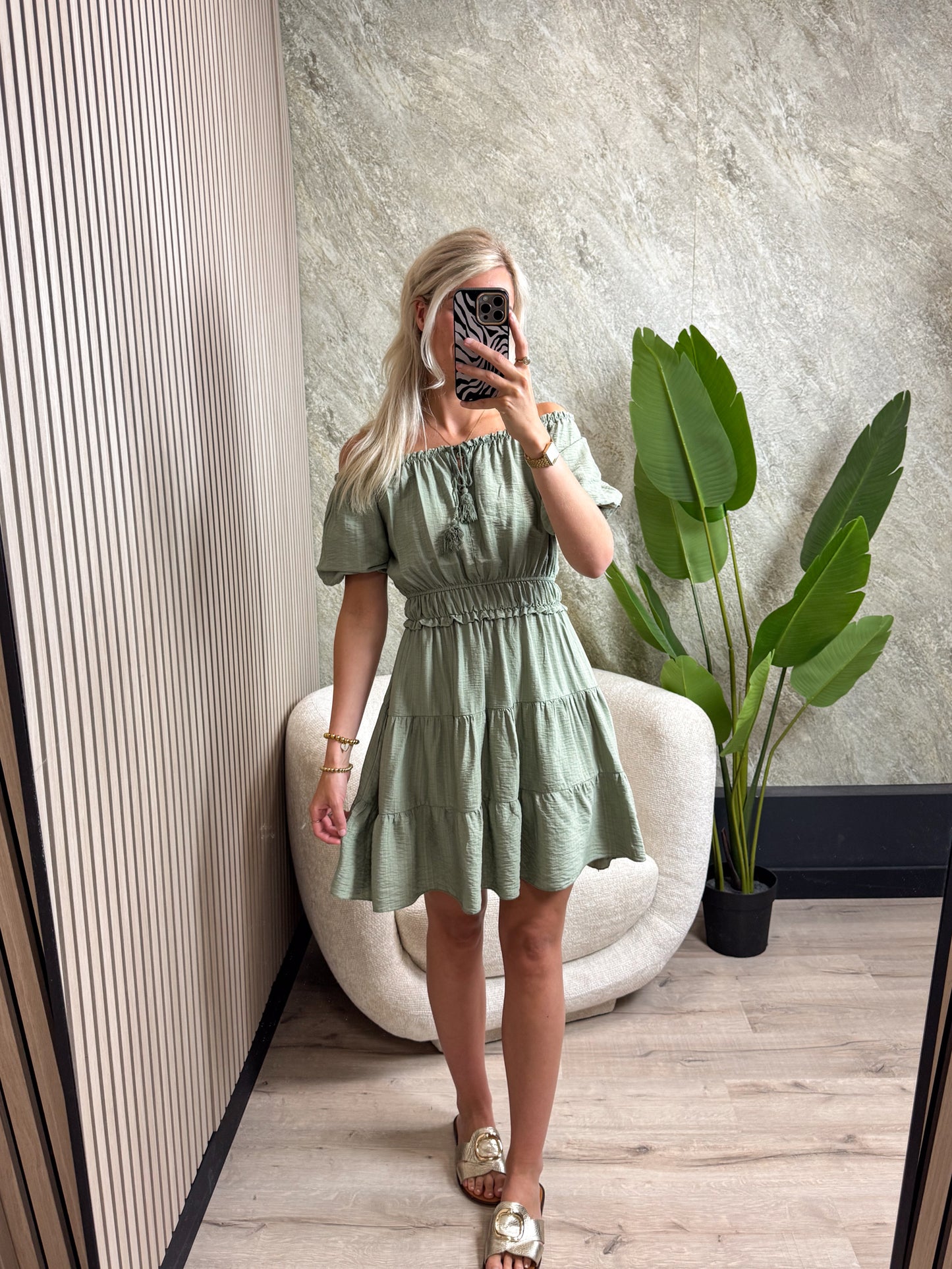 Off-shoulder jurk