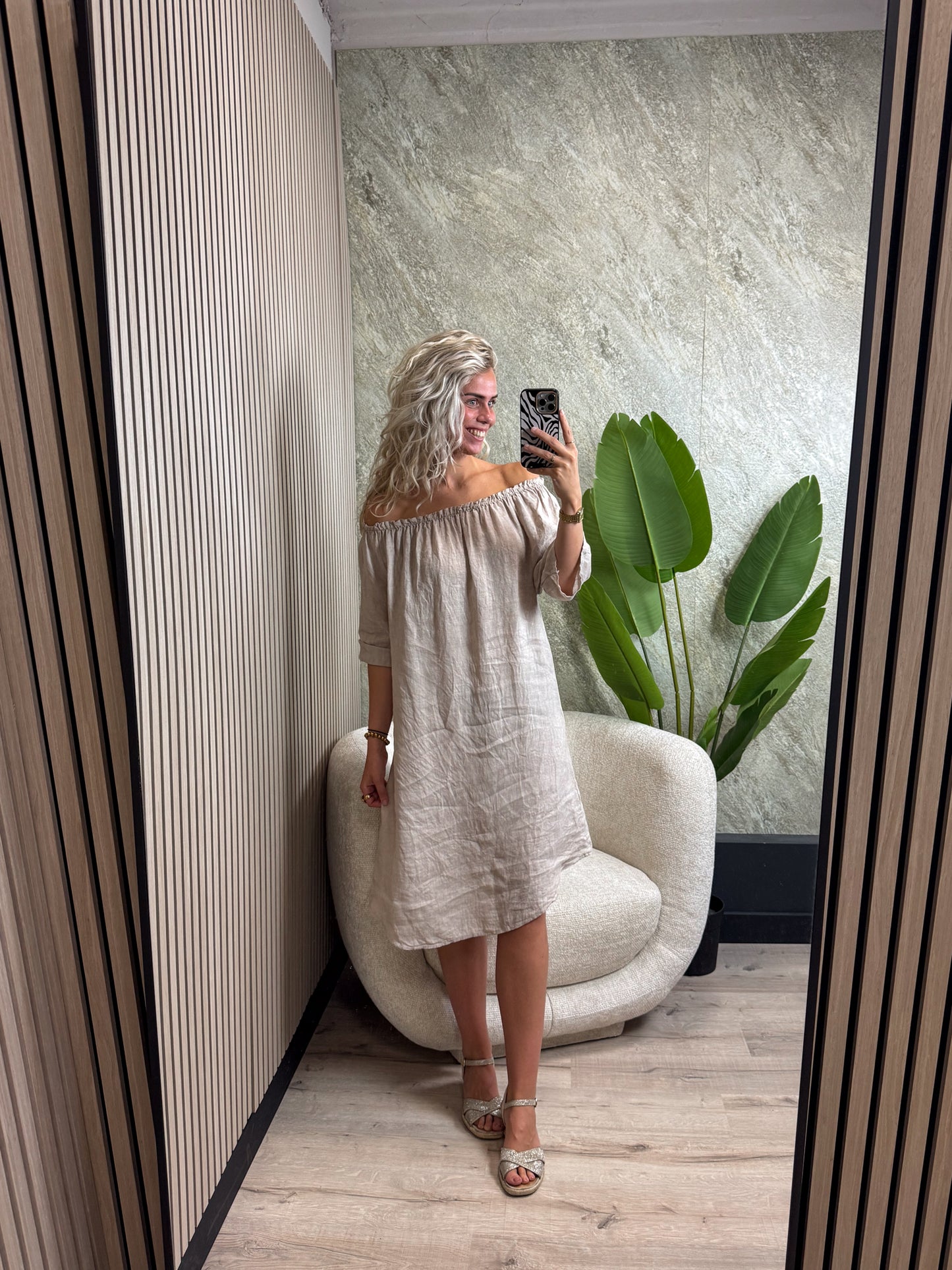 Off-shoulder Jurk