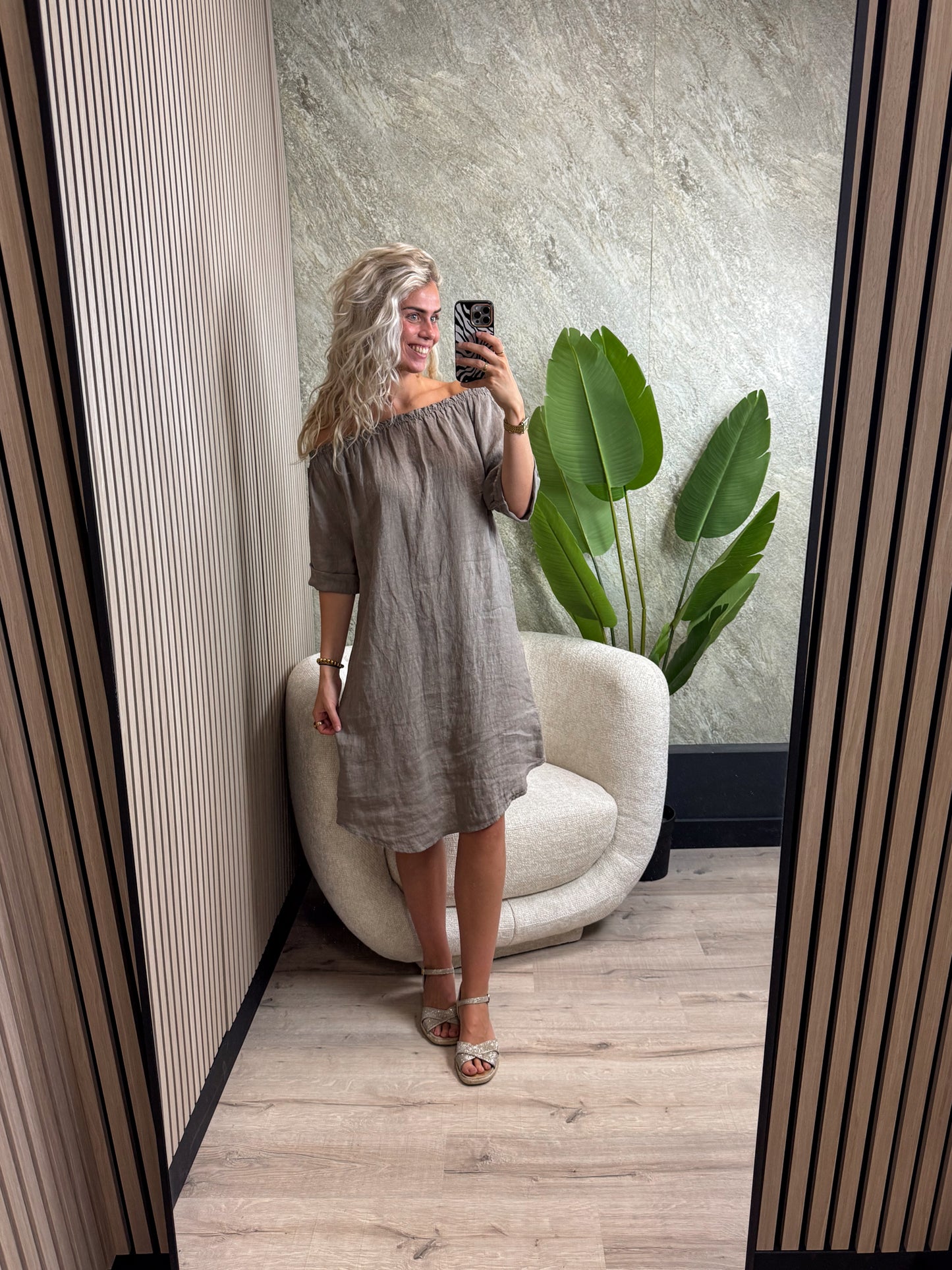 Off-shoulder Jurk
