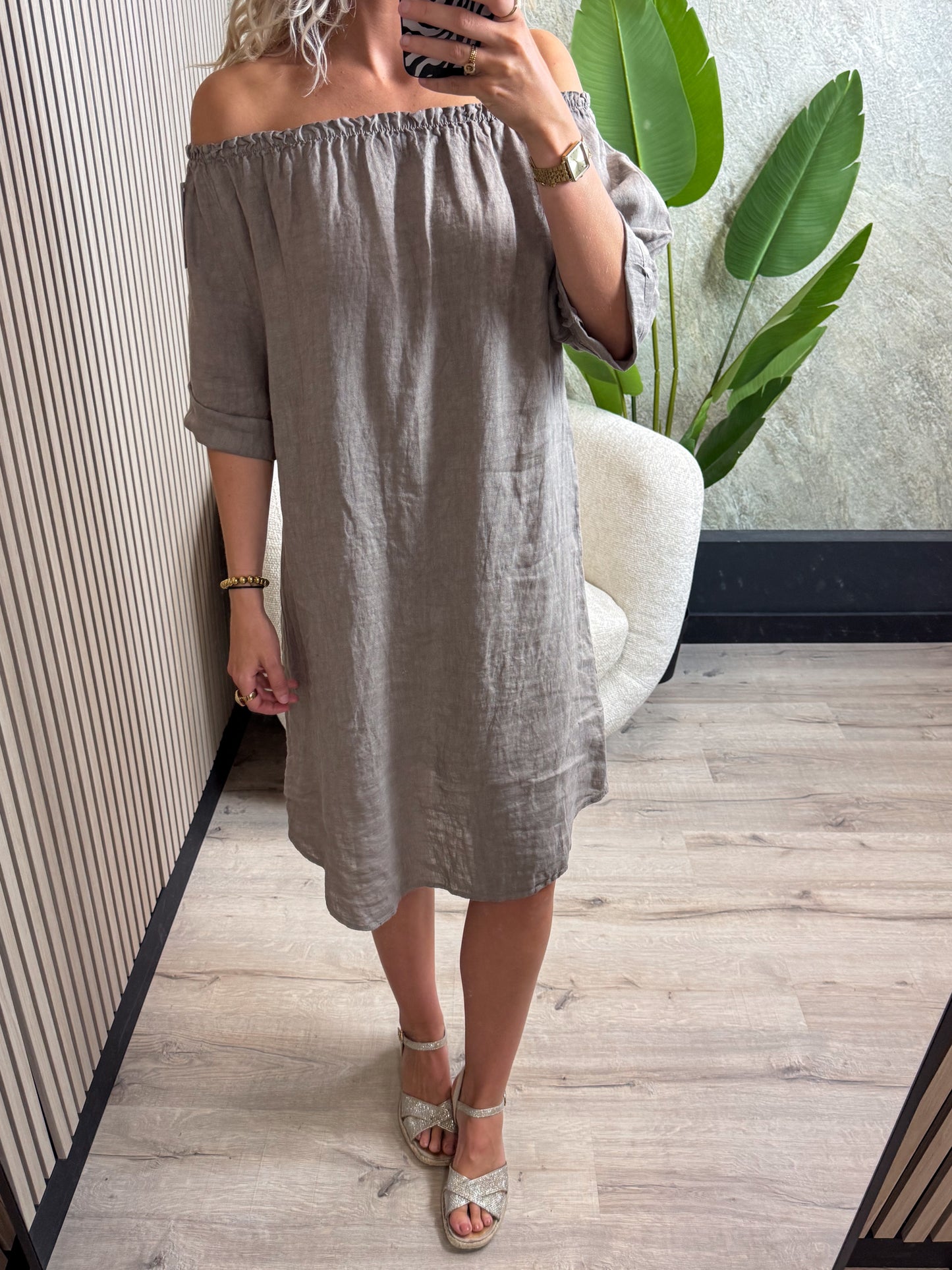 Off-shoulder Jurk