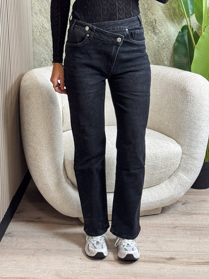 Wide leg jeans met schuine knoop