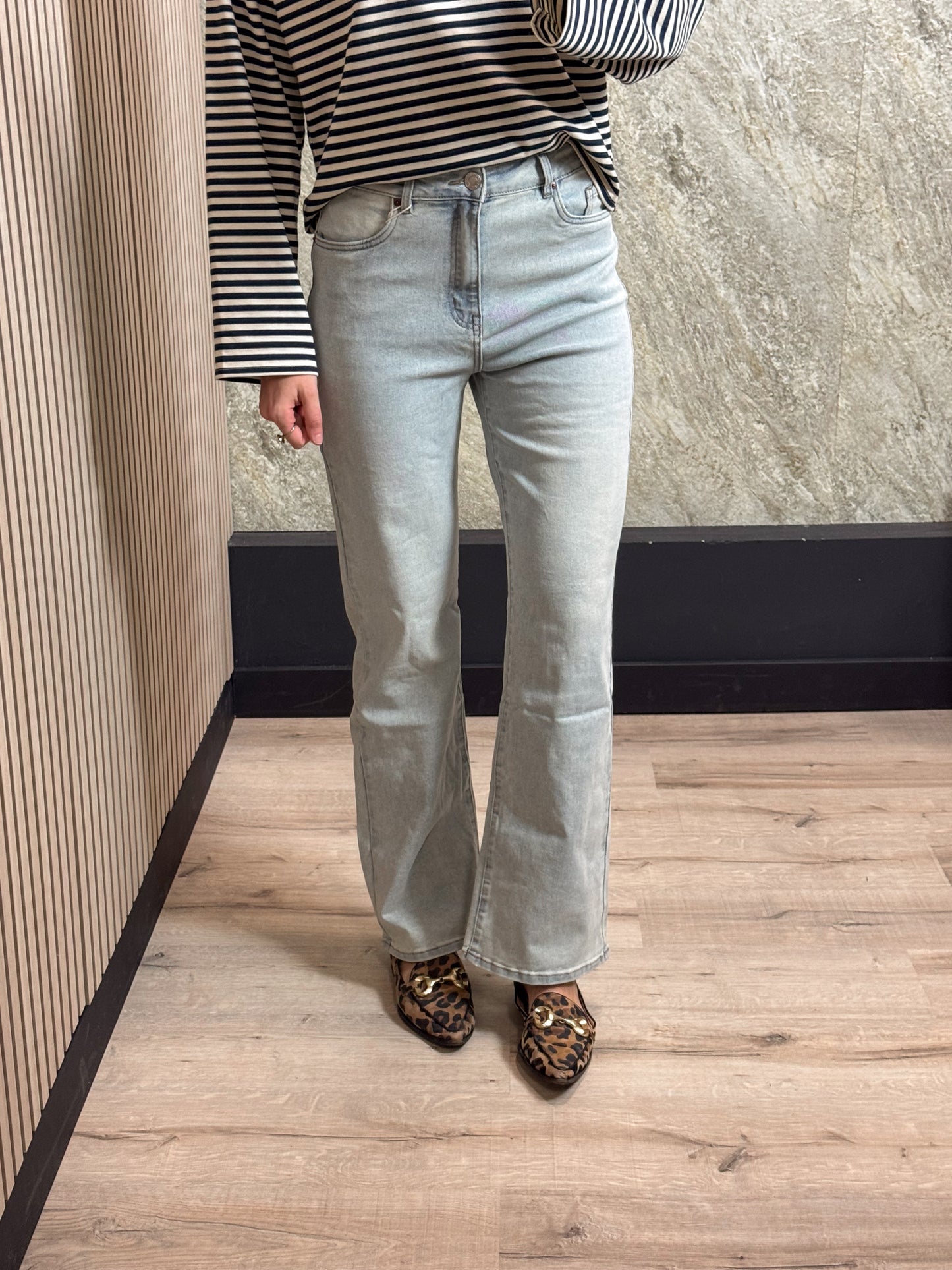 Wide Leg Jeans - VS MISS