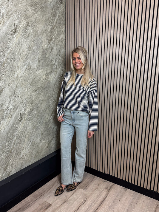 Wide Leg Jeans - VS MISS