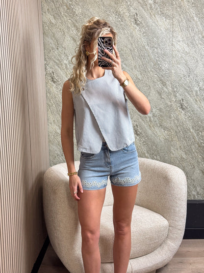Short met detail