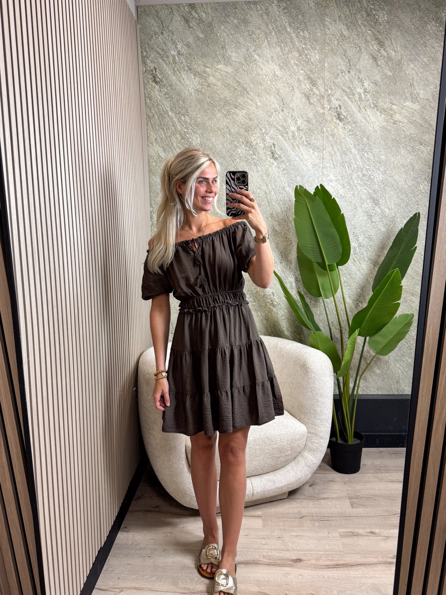 Off-shoulder jurk