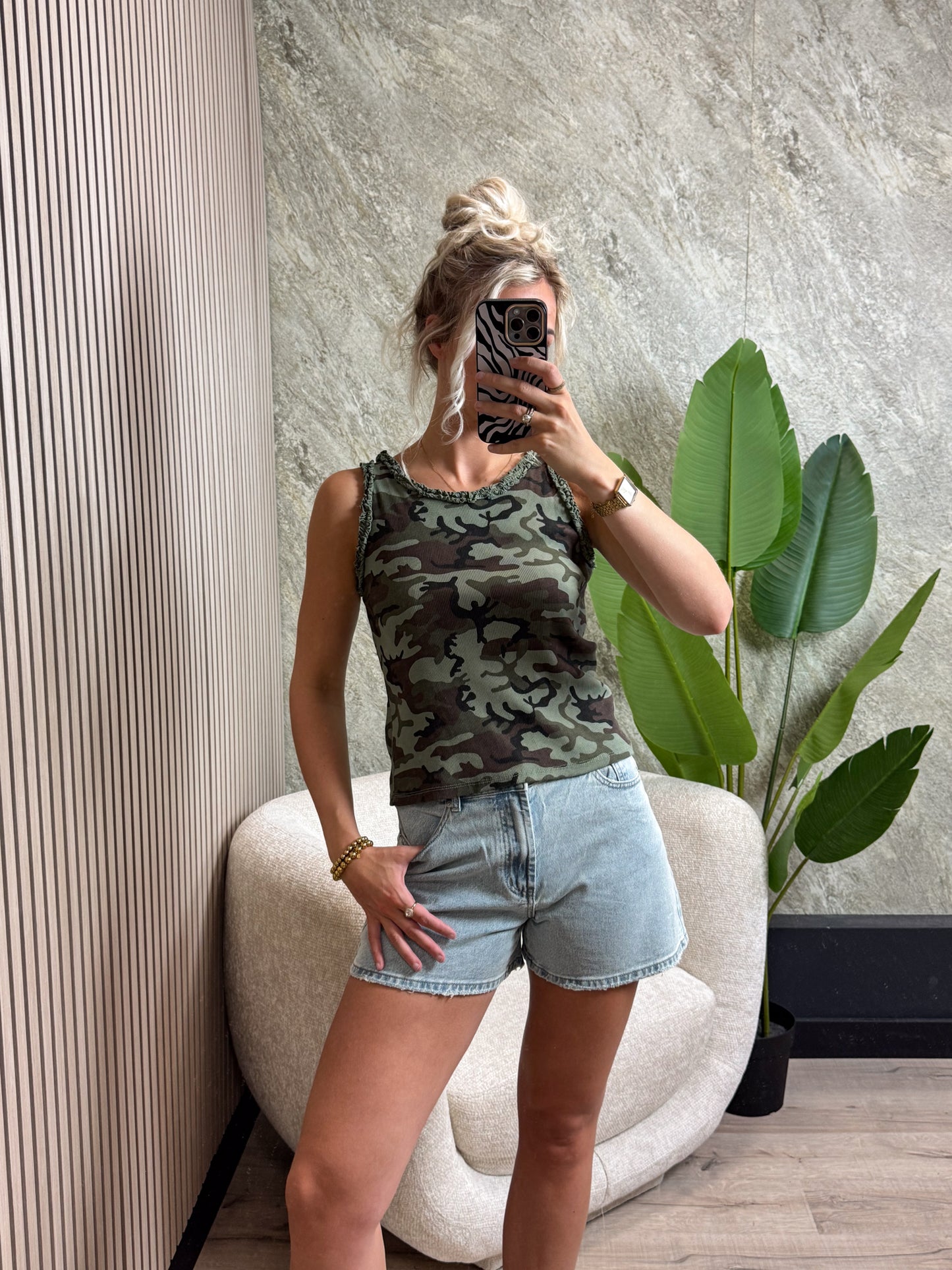Top Lela